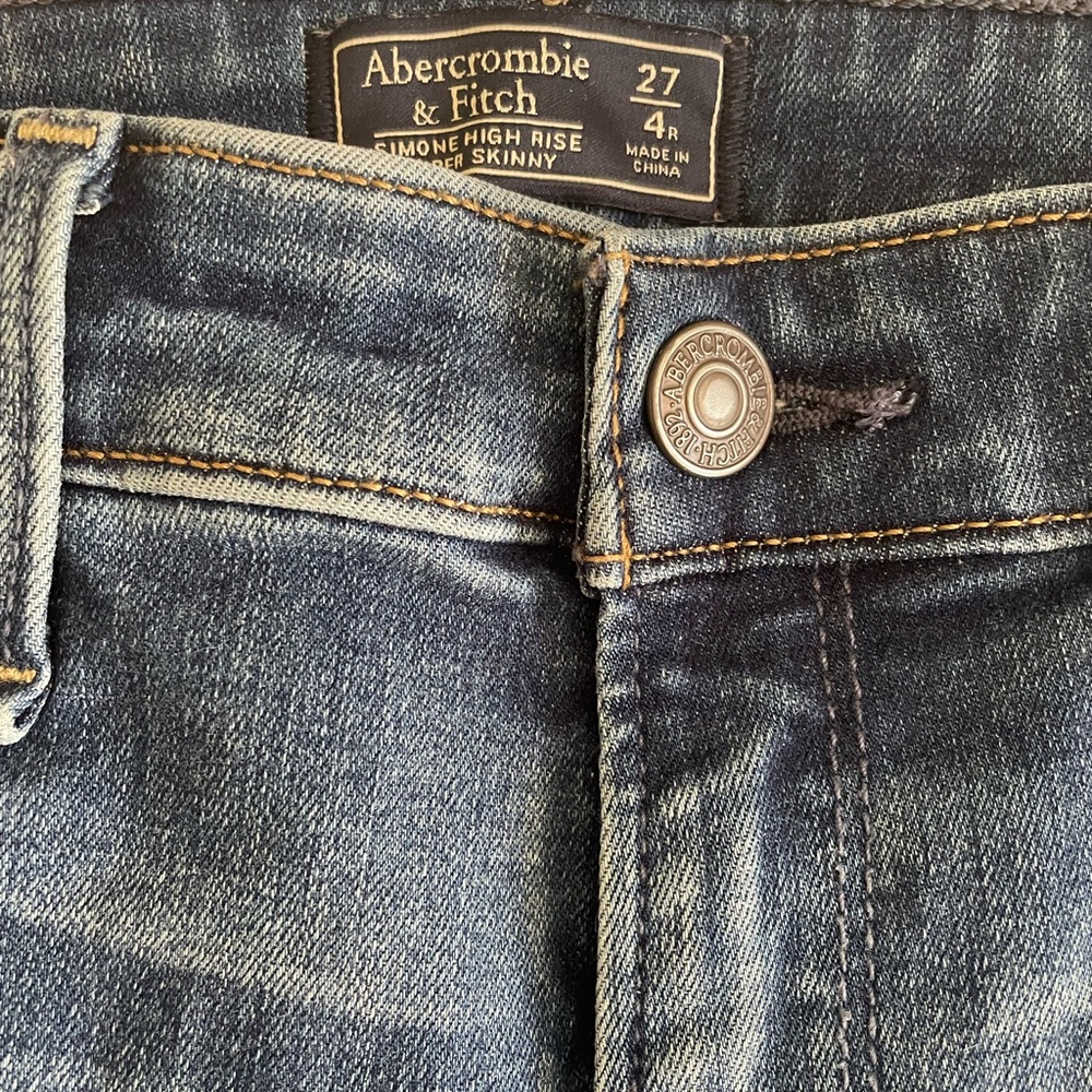 A&F Ripped Jeans Size 4 - Picture 2 of 3